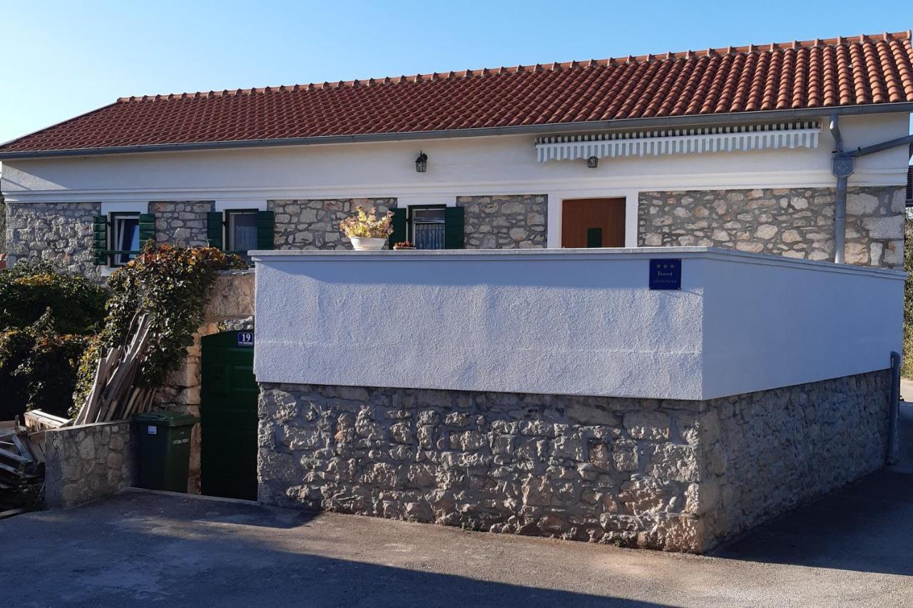 Apartments With A Parking Space Lukoran Exterior foto